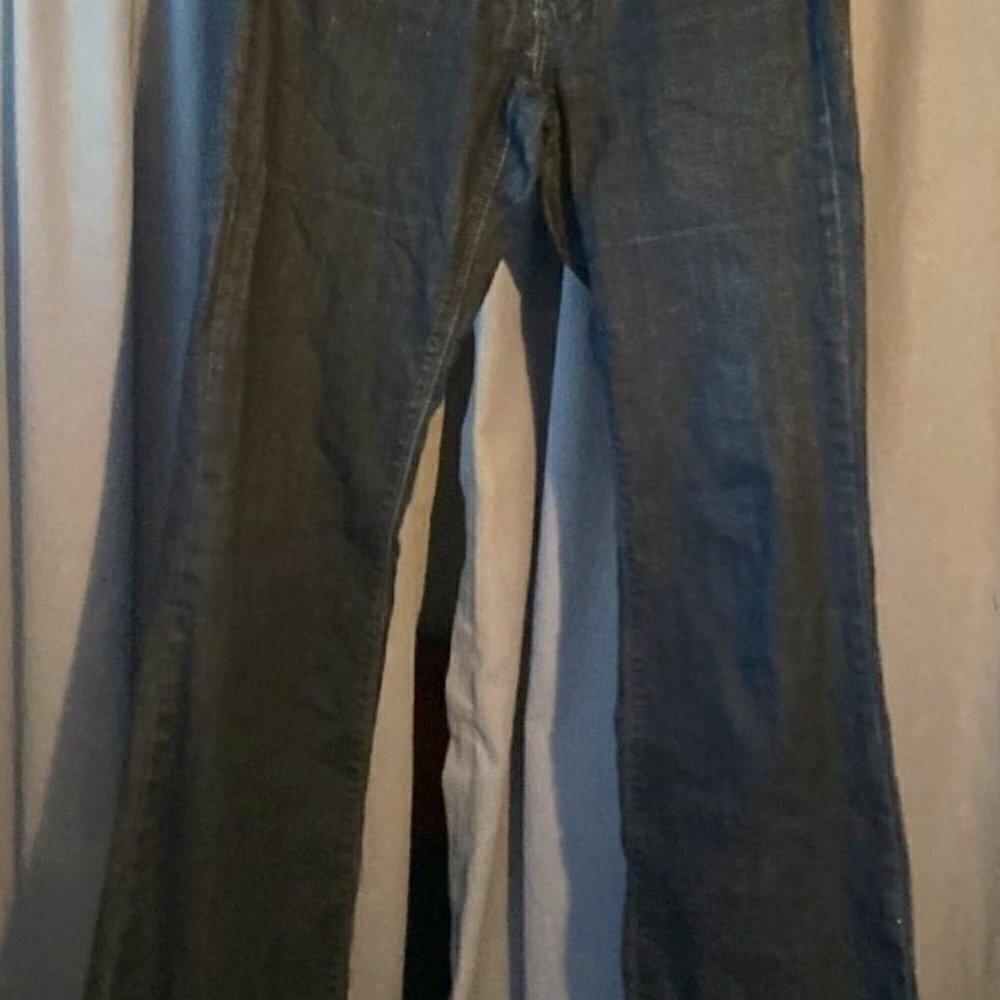 White House Black Market Blanc sz 6 reg flare leg jeans